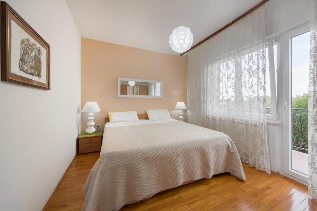 Apartment With A Parking Space Banjole, - 17097 *